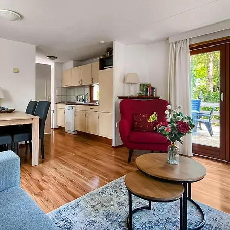 2 Bedroom Lovely Stacaravan In Epe
