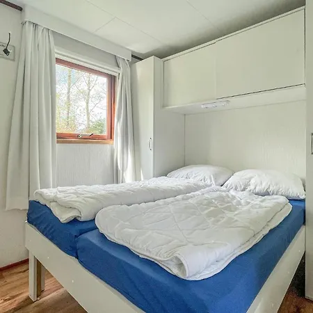 2 Bedroom Lovely Stacaravan In *