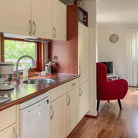 2 Bedroom Lovely Stacaravan In Epe